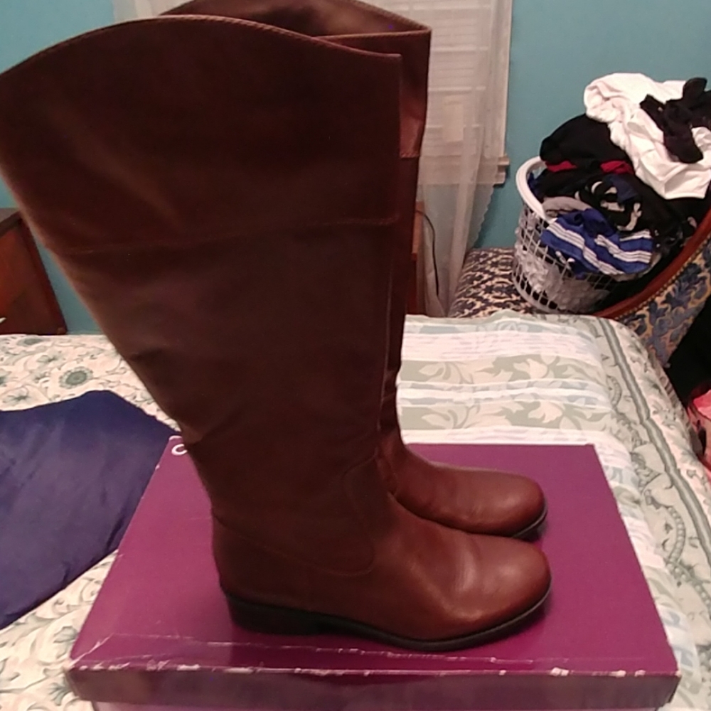 Boots - Picture 2 of 4